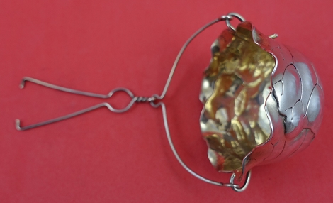 Tea Strainer french style leaf GW #667 326 2 1/8